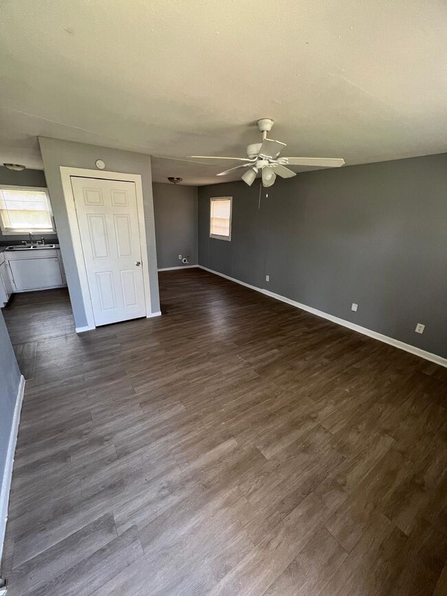 Foto del edificio - $0 First Month's Rent / $0 Deposit at Move-in