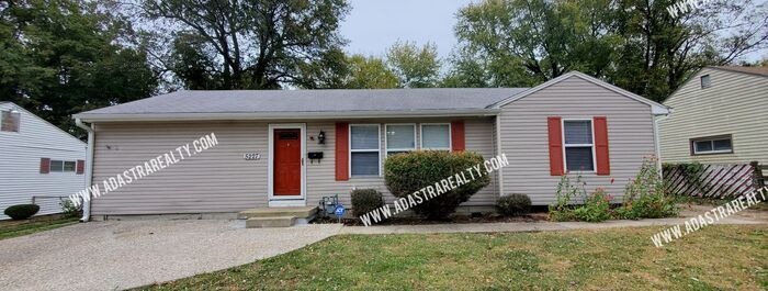 Foto principal - Beautiful Ranch Home in KCMO-AVAILABLE in ...