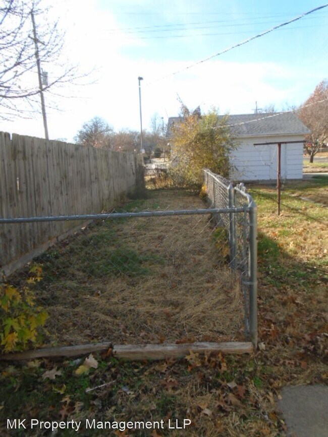 Building Photo - 2 br, 1 bath House - 615 Ash