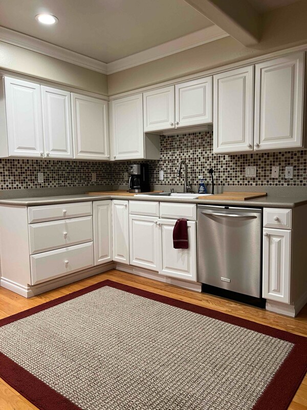 Building Photo - 3059 Bellevue Way NE
