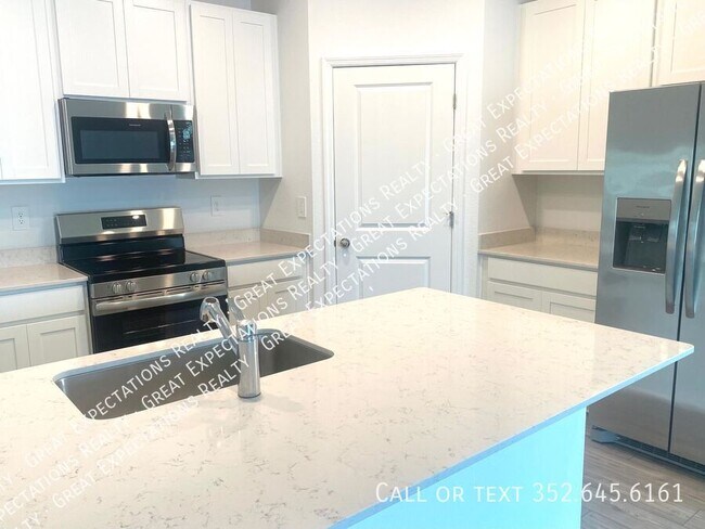 Building Photo - 4706 SW 83rd Lp