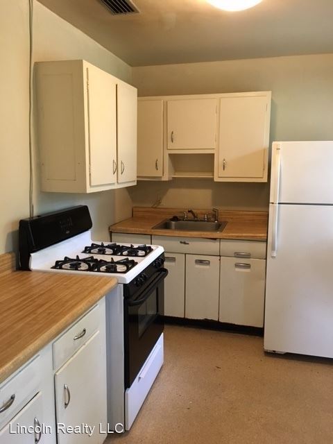 Building Photo - 3 br, 1 bath House - 704 Azalea Circle*