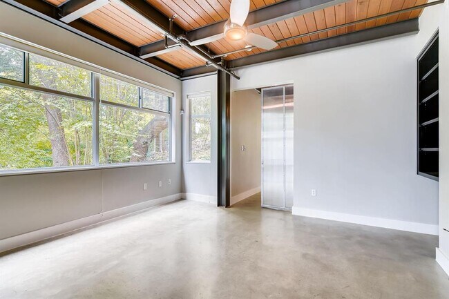 Building Photo - 2205 N Lamar Blvd