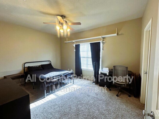 Foto del edificio - 331 Forest Dr Loop