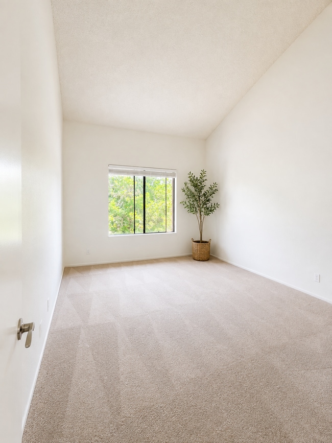 Building Photo - 751 Birchpark Cir