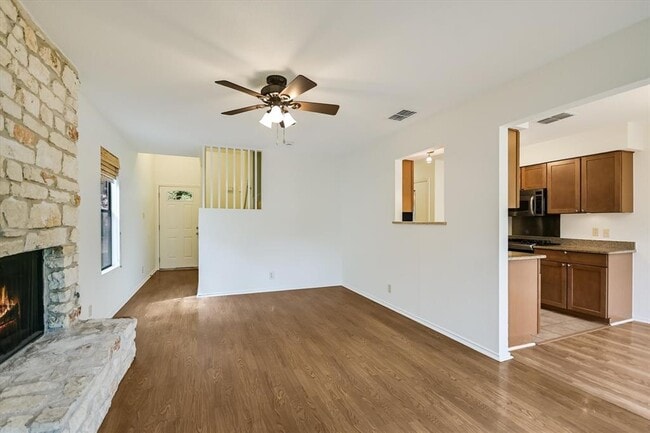 Building Photo - 3500 Larchmont Cove