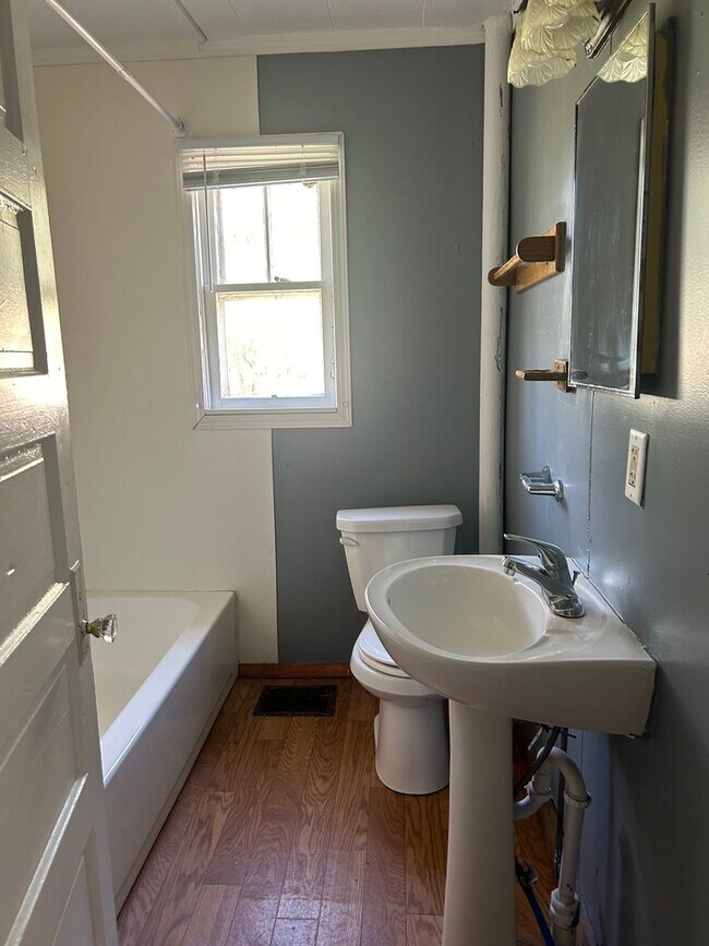 Foto del edificio - 2 Bedroom House-Available Now!