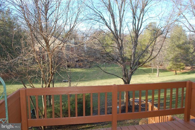 Building Photo - 10 Meadow Run Ct