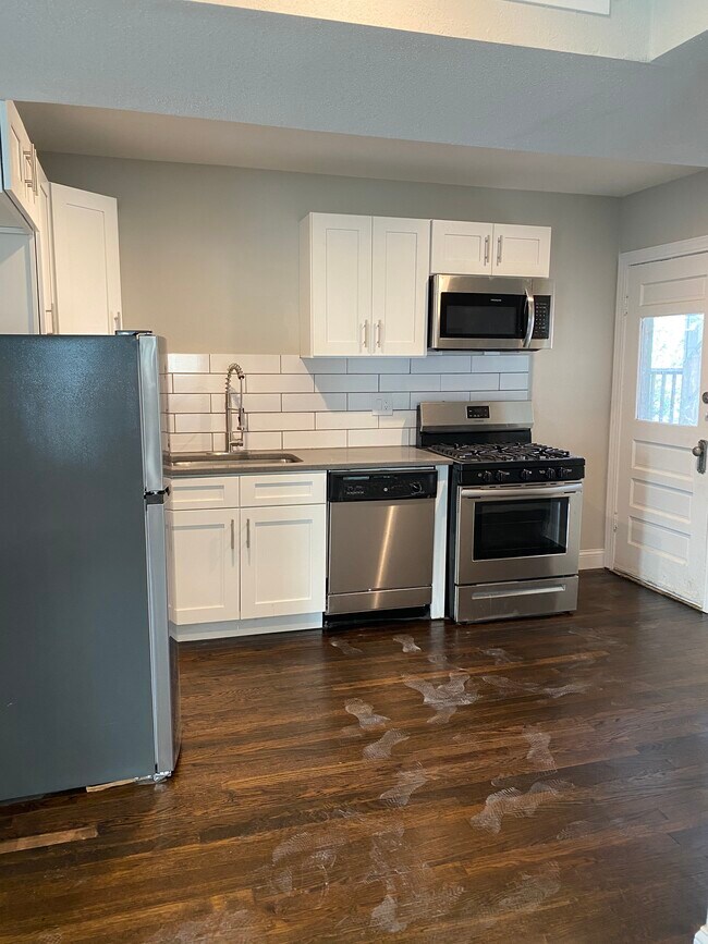 Foto del edificio - 4545 Main St