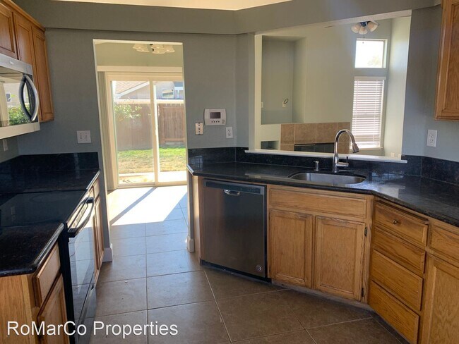 Building Photo - 3 br, 2 bath House - 653 Miller Dr