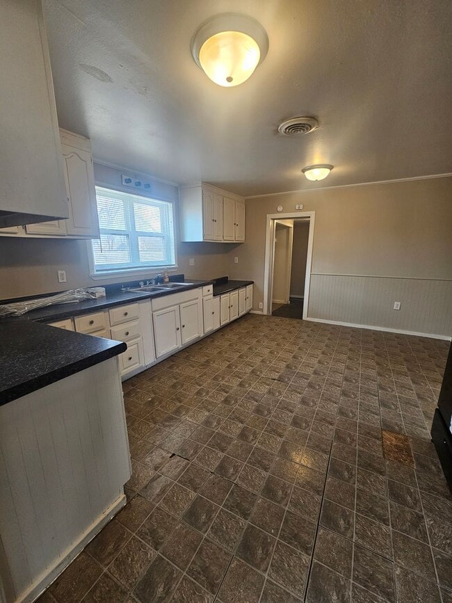 Building Photo - MORE PICTURES COMING SOON! There is a $25 fee for the application and everyone over 18 needs to f...