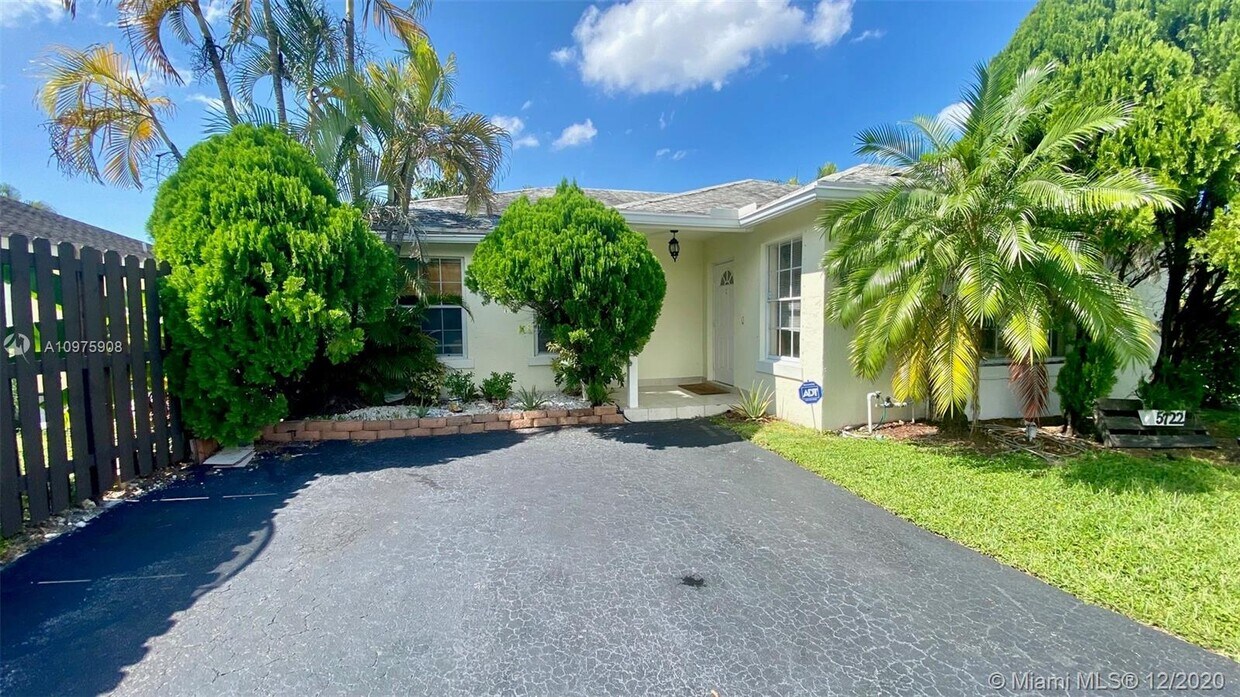 5722 NW 101st Ct, Doral, FL 33178 House for Rent in Doral, FL
