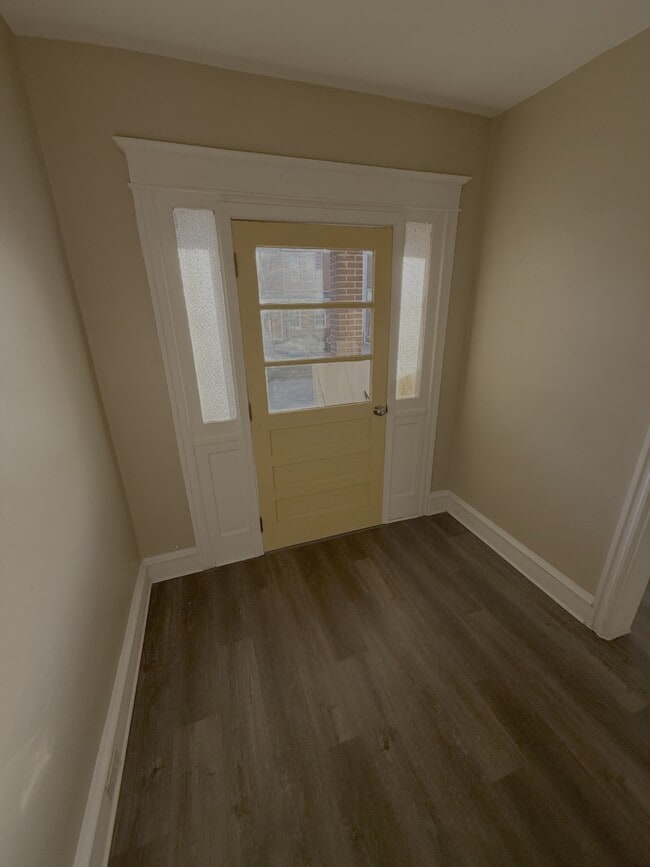 Building Photo - 1913 W 2nd St