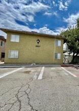 Building Photo - 3427 E Cheyenne Ave