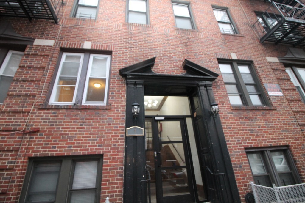 Primary Photo - 1 Britton St