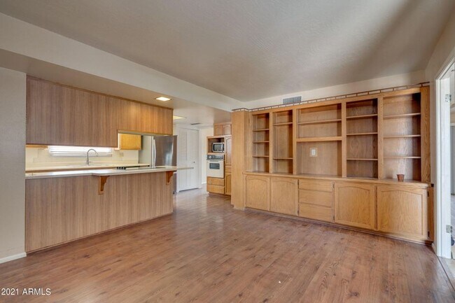 Foto del edificio - 6-Bedroom Tempe Home with Private Pool, Garage & Prime ASU Location