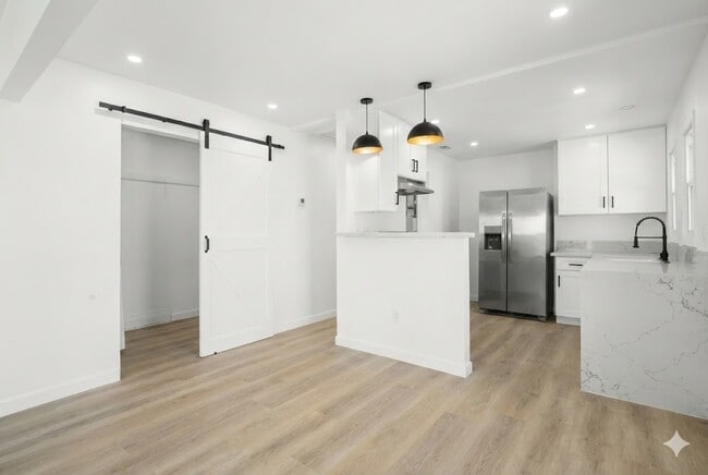 Building Photo - 4500 Gilbert Pl