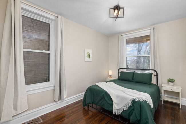 Foto del edificio - 4450 Gibson Ave