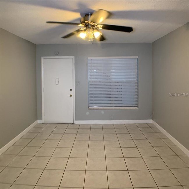 Building Photo - 825 Primrose Dr