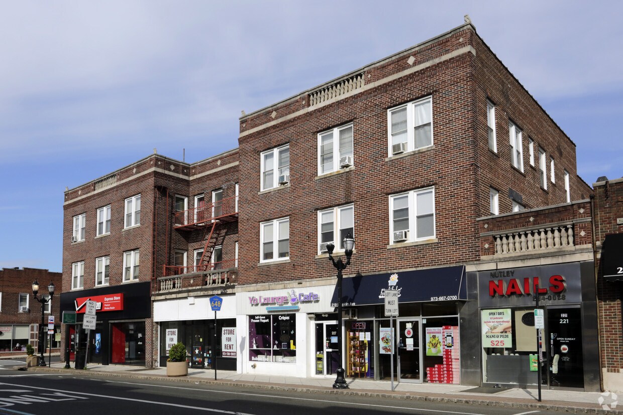 Primary Photo - 215 Franklin Ave