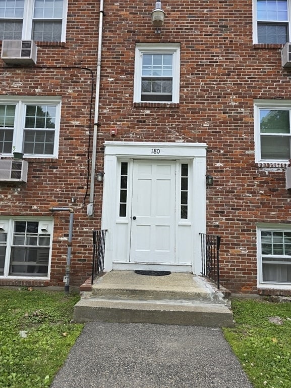 Primary Photo - 180 Nesmith St