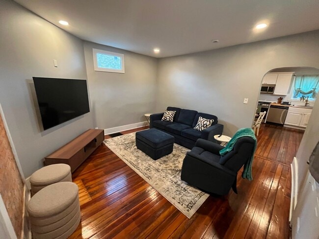 Building Photo - Fully Furnished Mid-Term Rental | All Utilities Included | Flexible 30-Day to 6-Month Stays