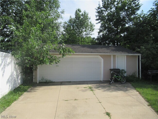 Foto del edificio - 5203 Maplecrest Ave