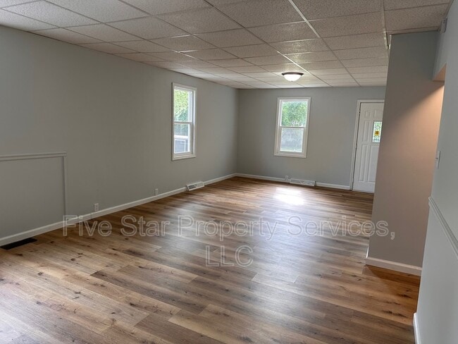 Building Photo - 1749 N Milton Ave