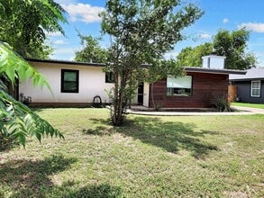 Building Photo - 411 W Crestland Dr