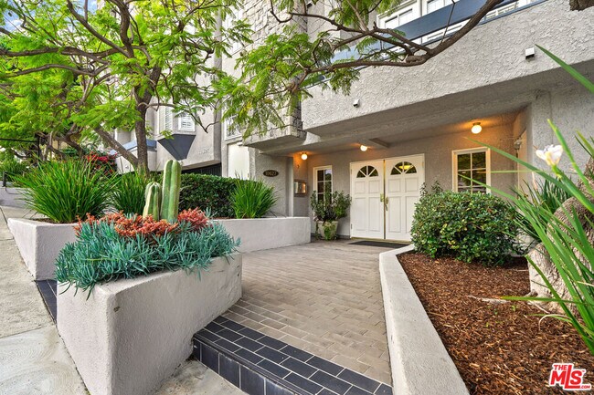 Foto del edificio - 10627 Ashton Ave