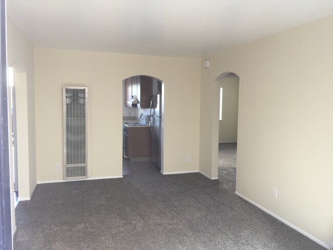 Living Room - 554 Bancroft Ave