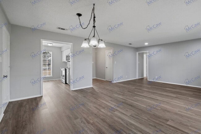 Photo - 308 E Fairlane Dr House