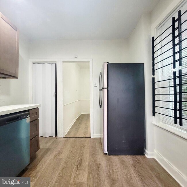 Foto del edificio - 1854 N Judson St