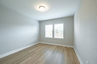 Building Photo - 10916 Brambling Wood Dr