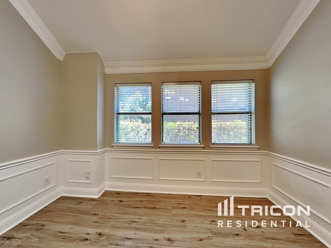 Building Photo - 202 Cox Dr
