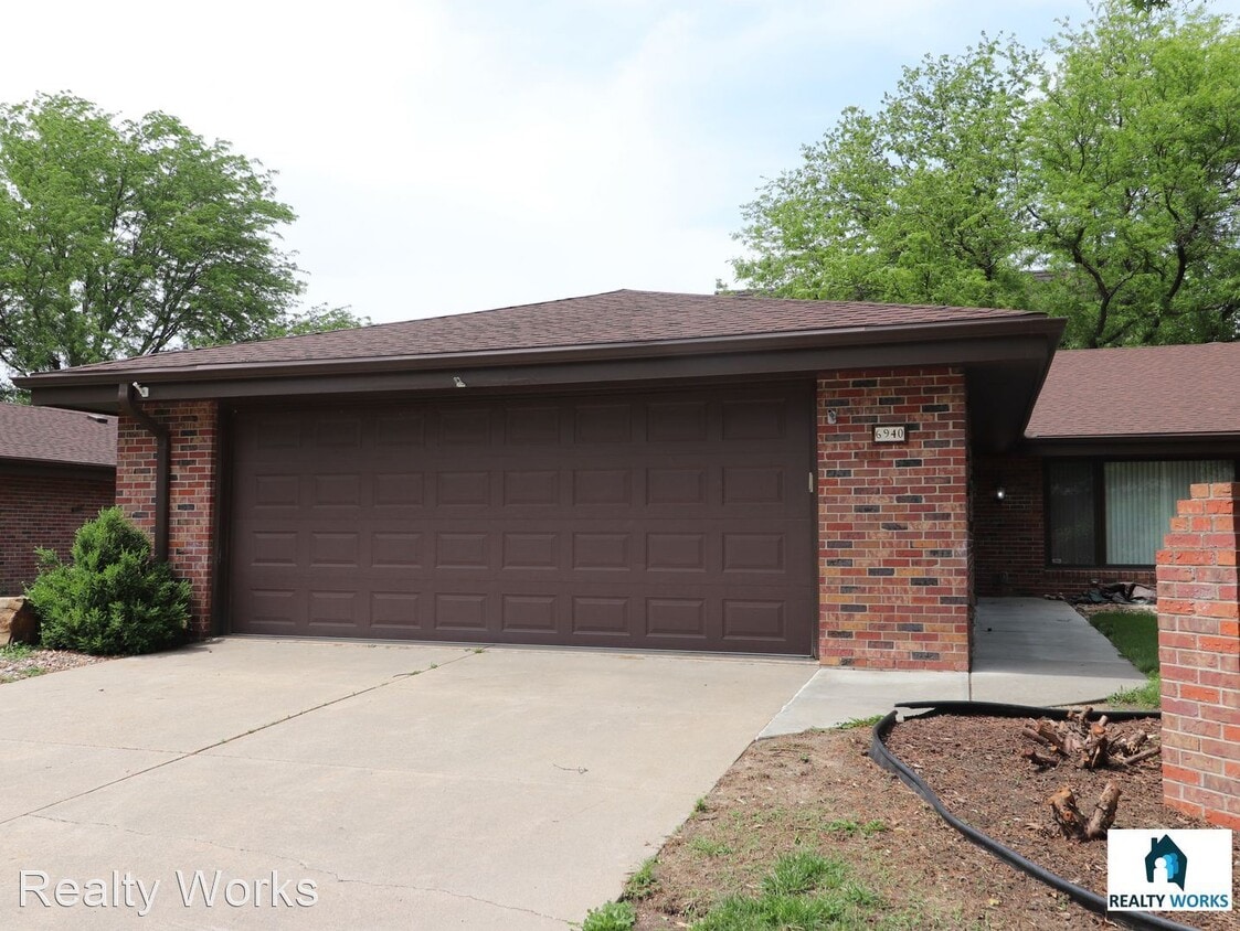 3 br, 3 bath House 6940 Sumner Street House for Rent in Lincoln, NE