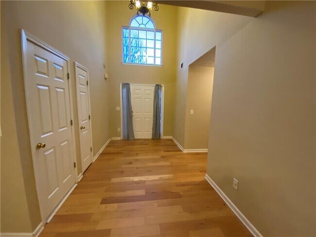 Foto del edificio - 715 Shannon Rd SE