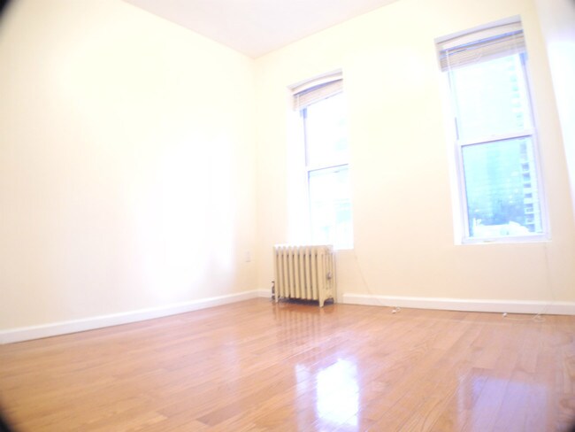 Foto del edificio - 451 W 44th St