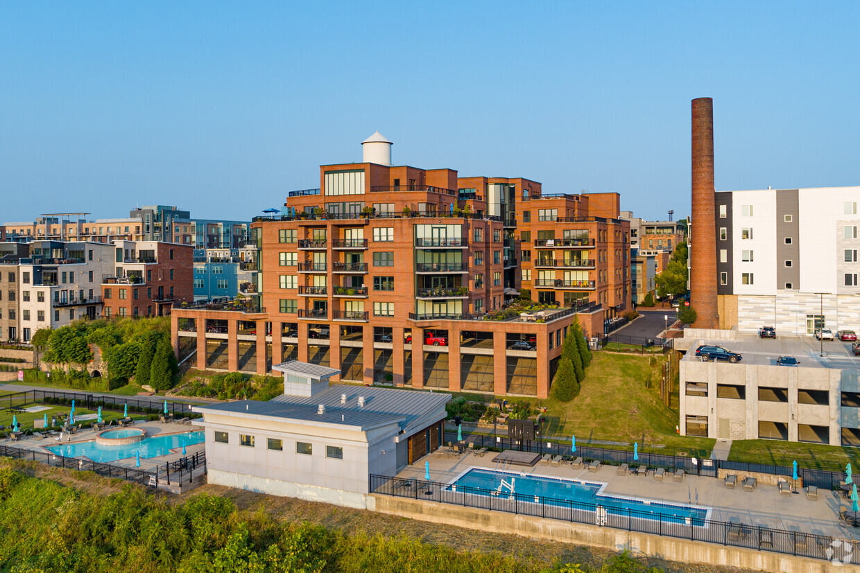 Primary Photo - Fall Line Condominium