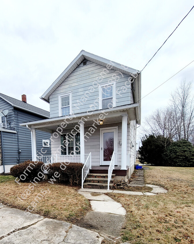 Foto principal - Pet-Friendly Three-Bedroom Two -Story Home!