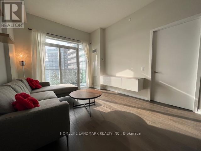 Photo du bâtiment - 2560 Eglinton Ave W