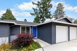 Building Photo - 885 SE Lambert Cir