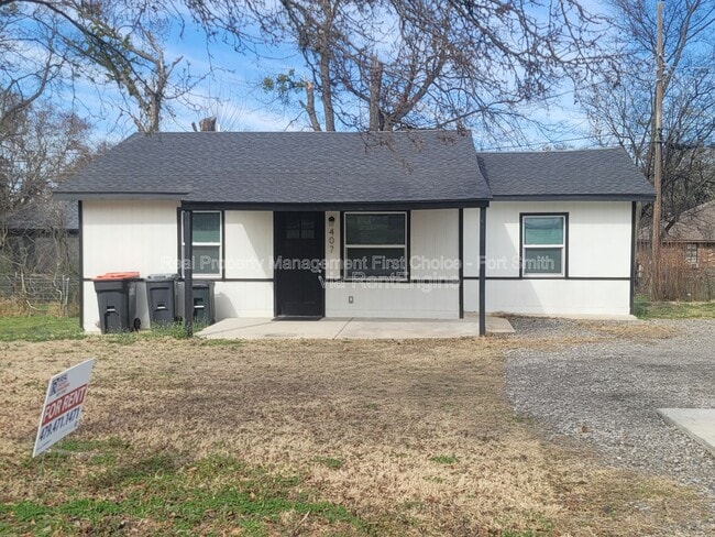 Building Photo - 407 Hemlock St