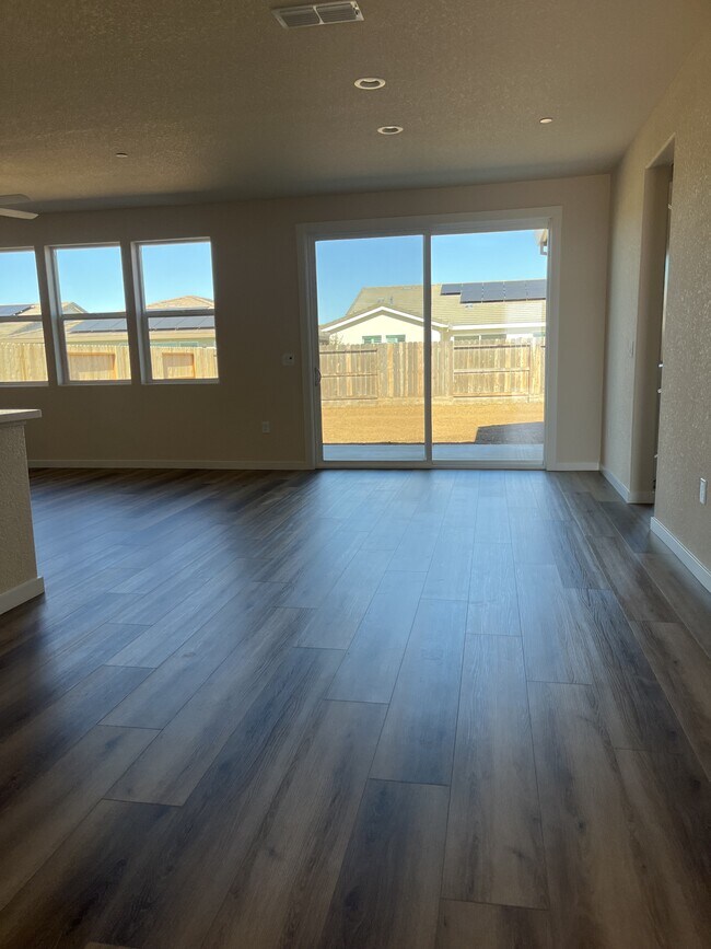 Foto del edificio - 1761 Lockwood Dr