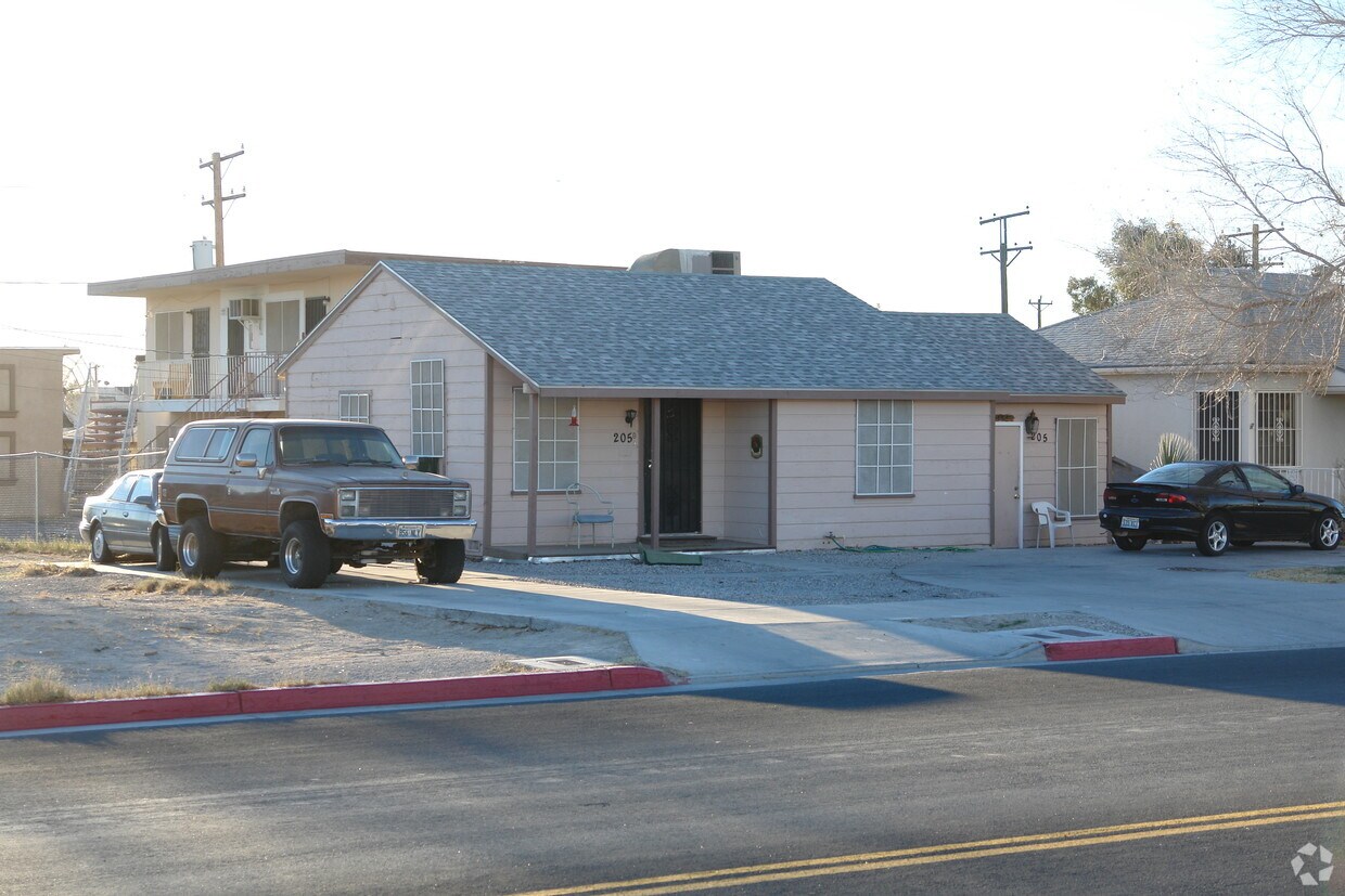 Primary Photo - 205 S 10th St