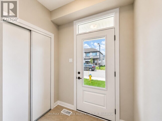 Building Photo - 27 Pumice Pl