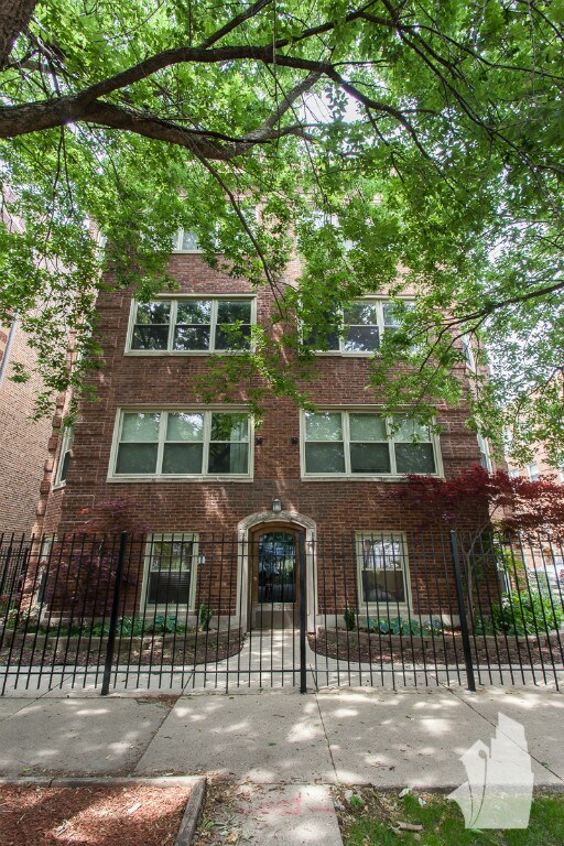 Primary Photo - 838 W Agatite Ave