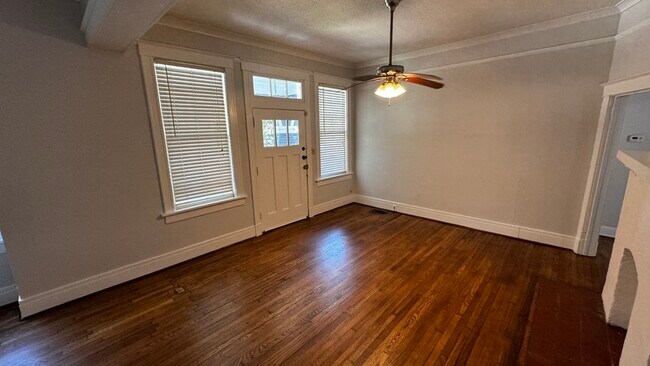Foto del edificio - 1519 N Parkway