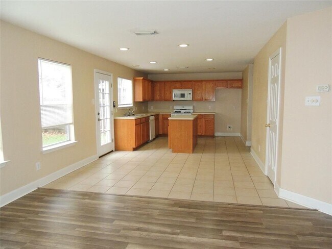 Building Photo - 3207 Crestbridge Ln