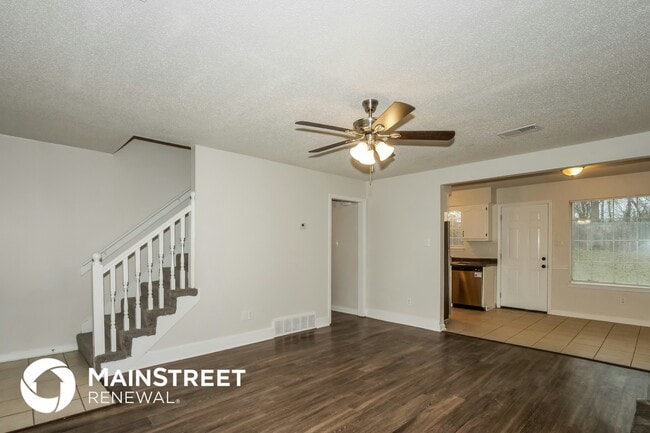 Building Photo - 4696 Crestfield Rd